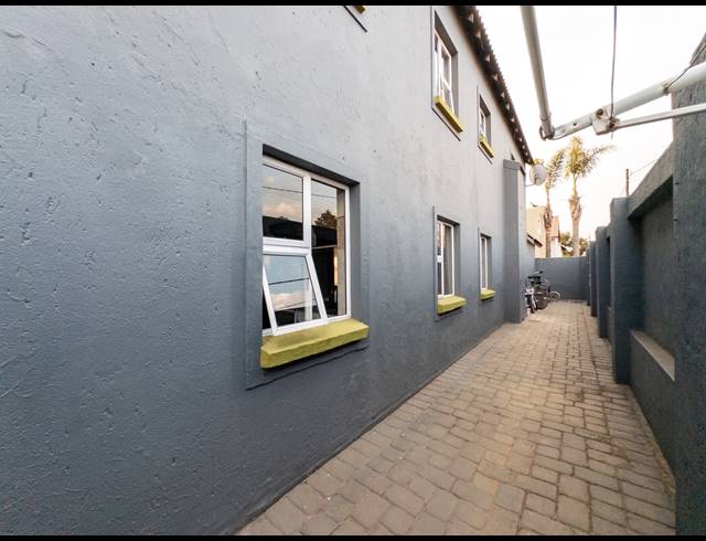 3 BEDROOM TOWNHOUSE FOR SALE IN SONNEVELD